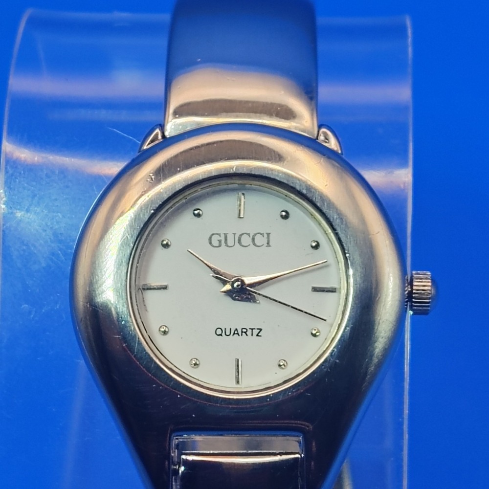 Vintage 1990 GUCCI Bangel Swiss Made Women's Quartz Luxury Watch SS Strap Resto - Picture 2 of 13